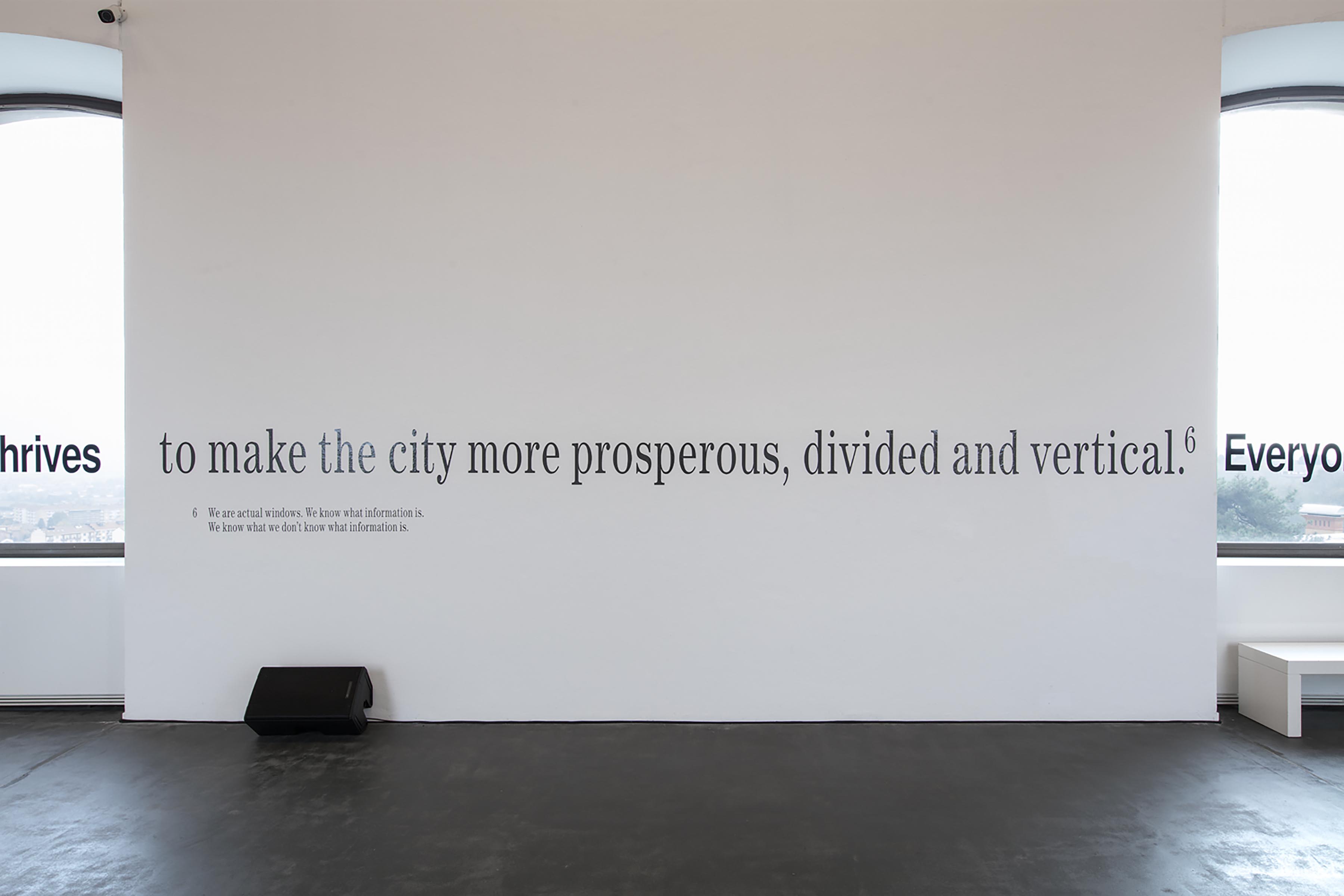 u0022Hito Steyerl. The City of Broken Windowsu0022, veduta espositiva